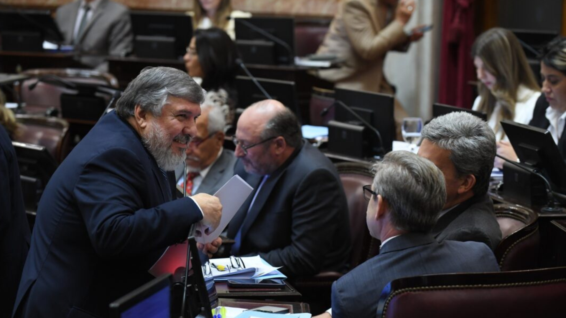 Senadores en la sesión.