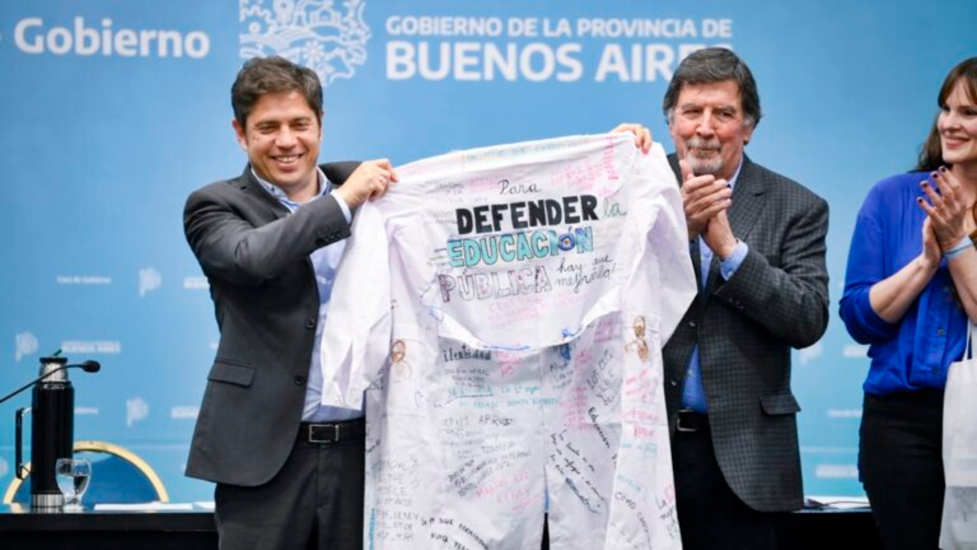 El Gobernador, Axel Kicillof, y el Director General de Cultura y Educación, Alberto Sileoni, en el acto por el Día del Maestro