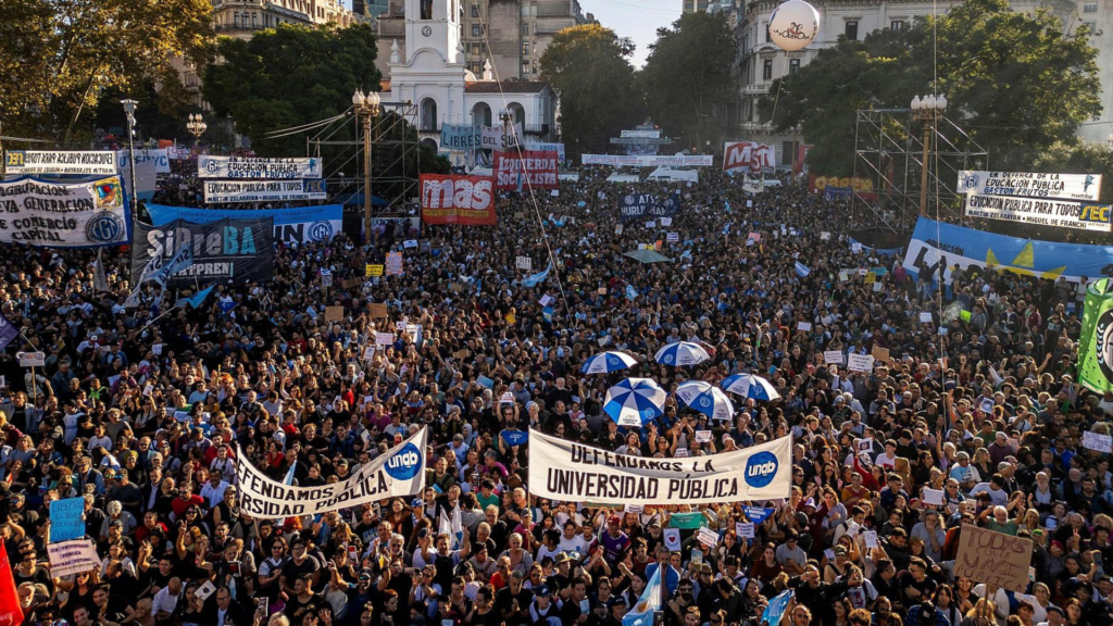 Otra semana de conflicto para Milei: paro de transporte, universitarios y estatales