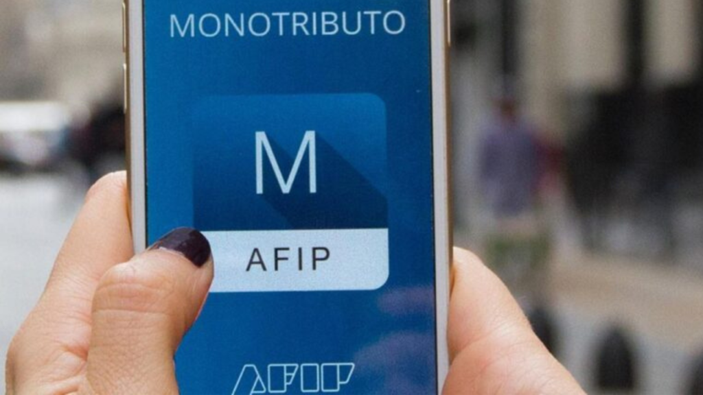 Monotributistas: podrán emitir comprobantes de facturas desde celulares y computadoras