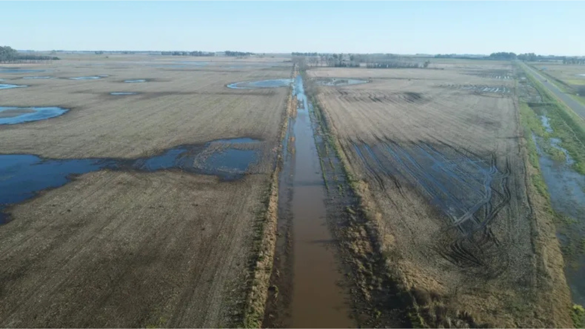 Productores de 12 de Octubre, advierten por el peligro de ingreso de agua en la localidad