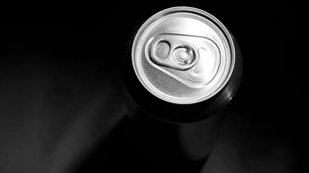 Buscan por ley prohibir la venta de bebidas energizantes a menores de edad