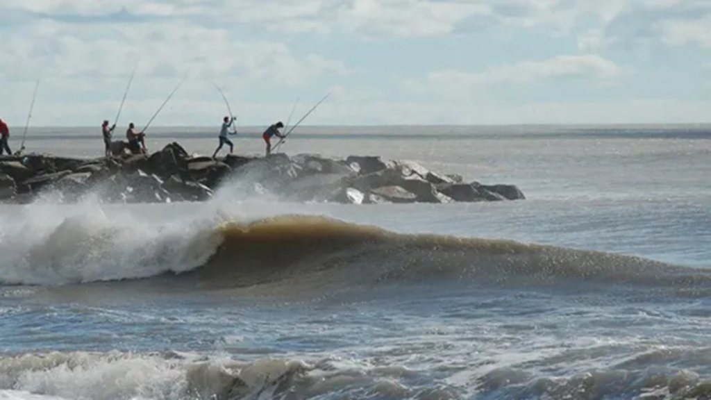 “Como un tsunami”: una ola gigante provocó un muerto y heridos en la Costa Atlántica