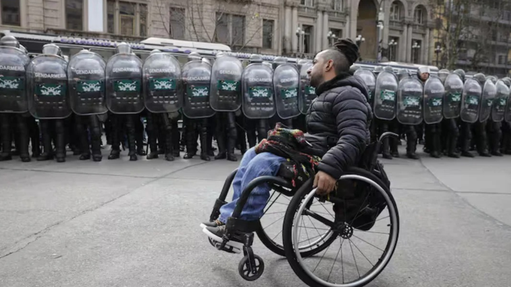 Acorralado por la Justicia, Milei reglamentó la Ley de Emergencia en Discapacidad