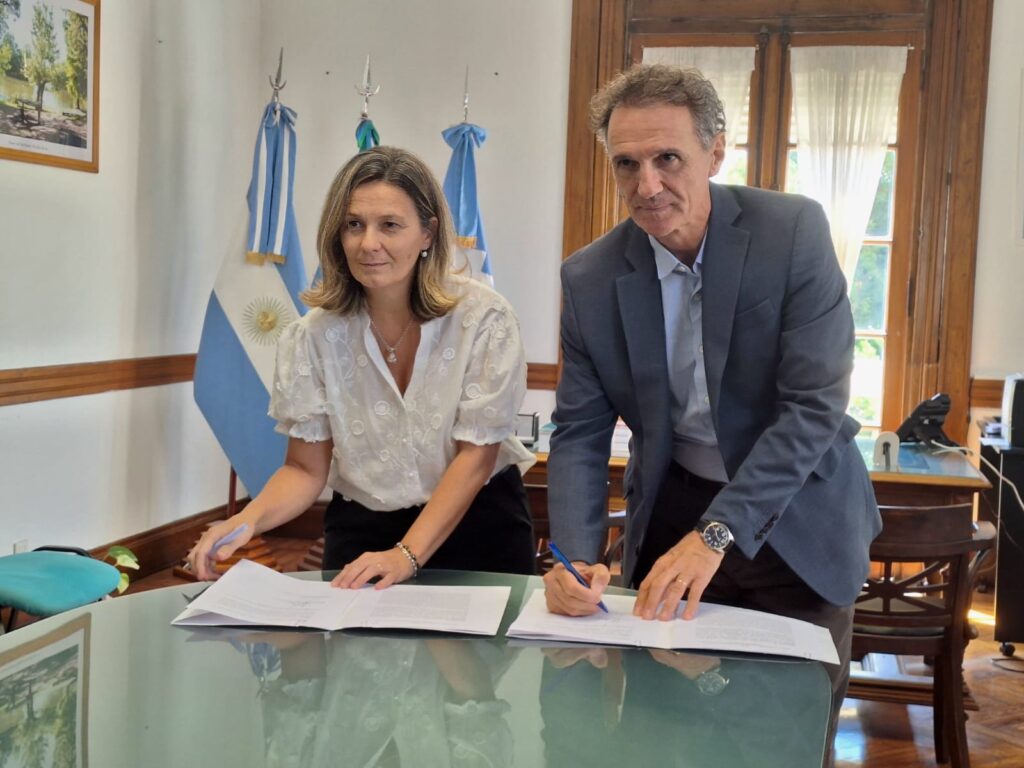 Se firmó un convenio para la pavimentación del barrio Héroes de Malvinas