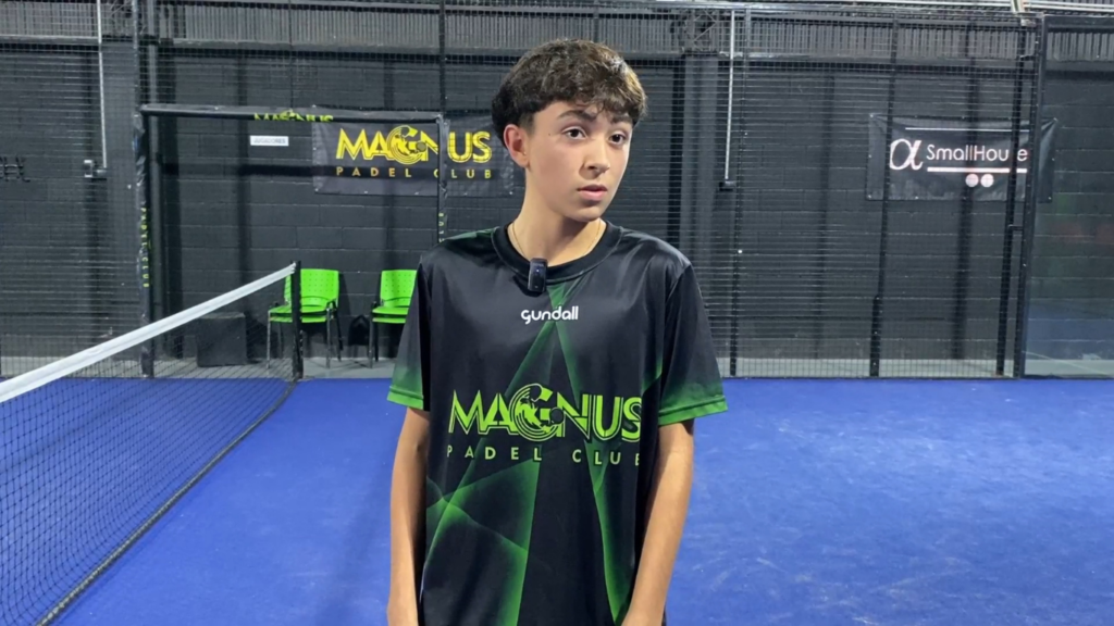 Joaquín Fernandéz llegó a cuartos de final en padel nacional sub 16