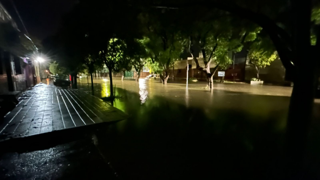 INTENSAS LLUVIAS: MÁS DE 86 MM Y UNA JORNADA QUE SIGUE PASADA POR AGUA