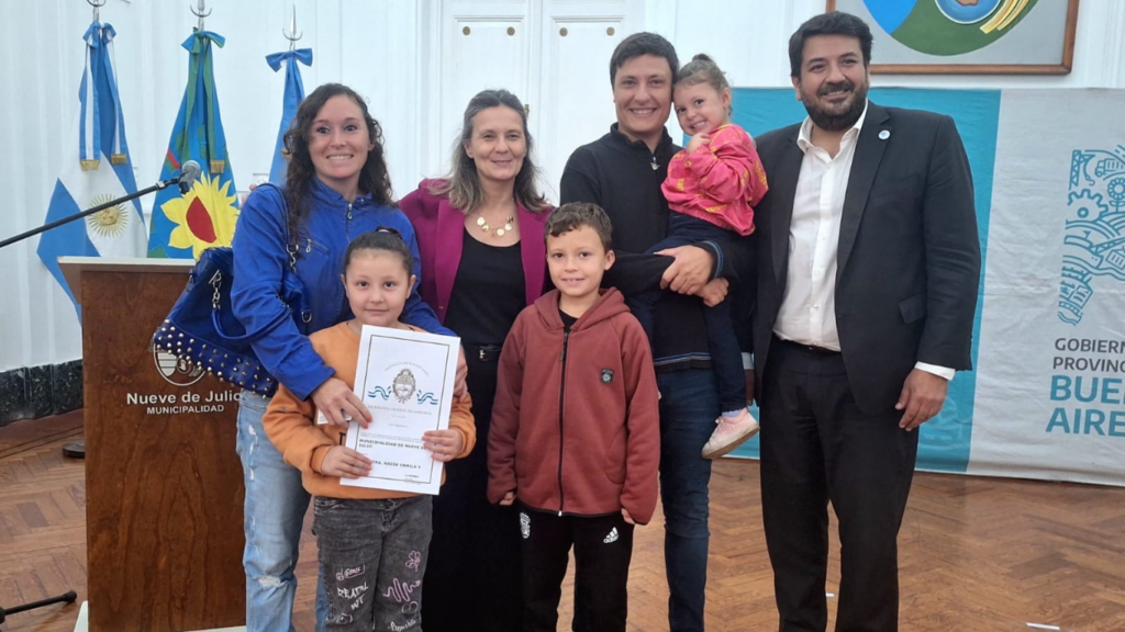 GENTILE PRESIDIÓ LA ENTREGA DE 512 ESCRITURAS