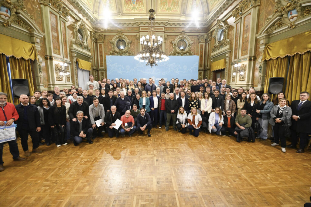 Con María José Gentile entre las ausentes, la provincia firmó un documento con Intendentes para denunciar la crisis sanitaria