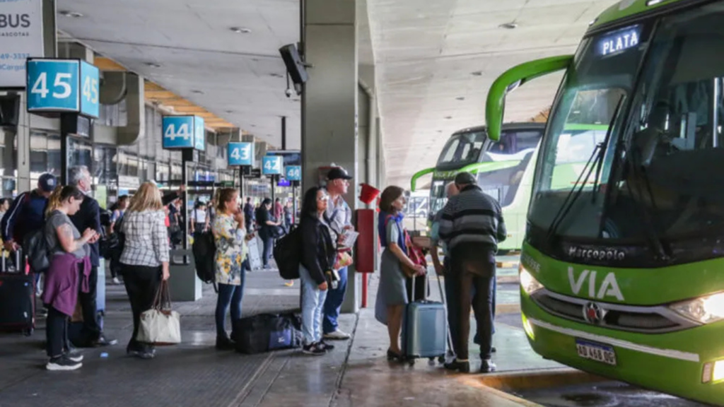 El Gobierno dejará de pagarle a empresas por pasajes gratuitos para personas con discapacidad