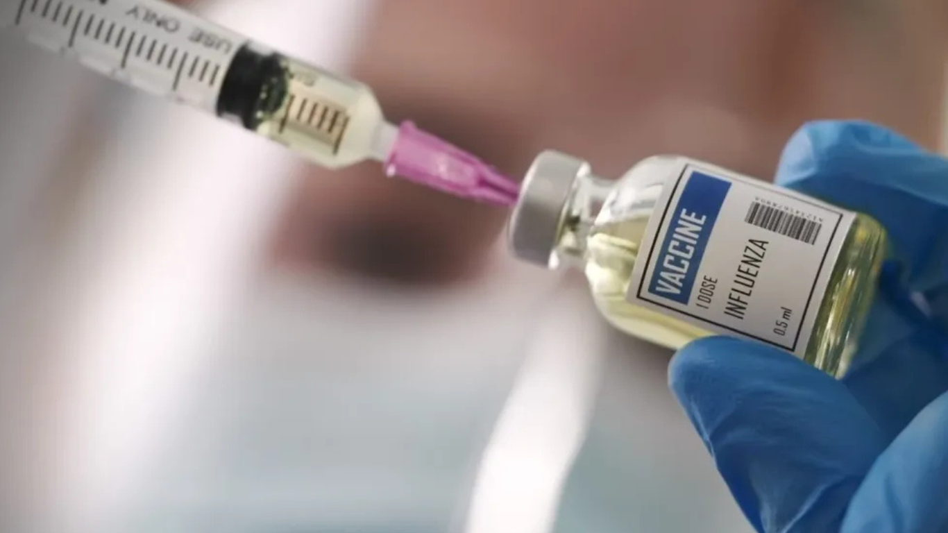 Aumentaron los casos de gripe y la vacunación es crucial antes de que llegue el invierno