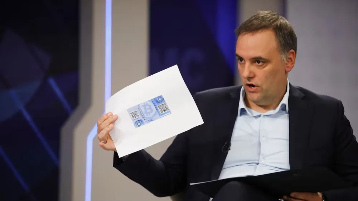 Adorni presentó su Declaración Jurada: «La manera de escaparte de la vieja política era ahorrar en negro»