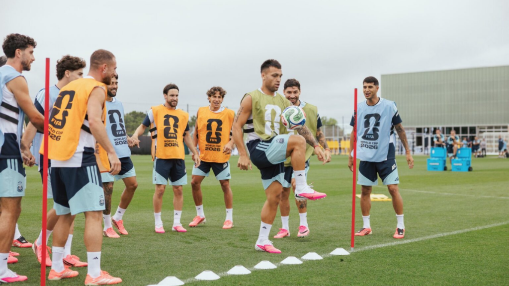 La Selección Argentina ganó el Grupo J y se supo quiénes podrían ser sus rivales en el Mundial 2026