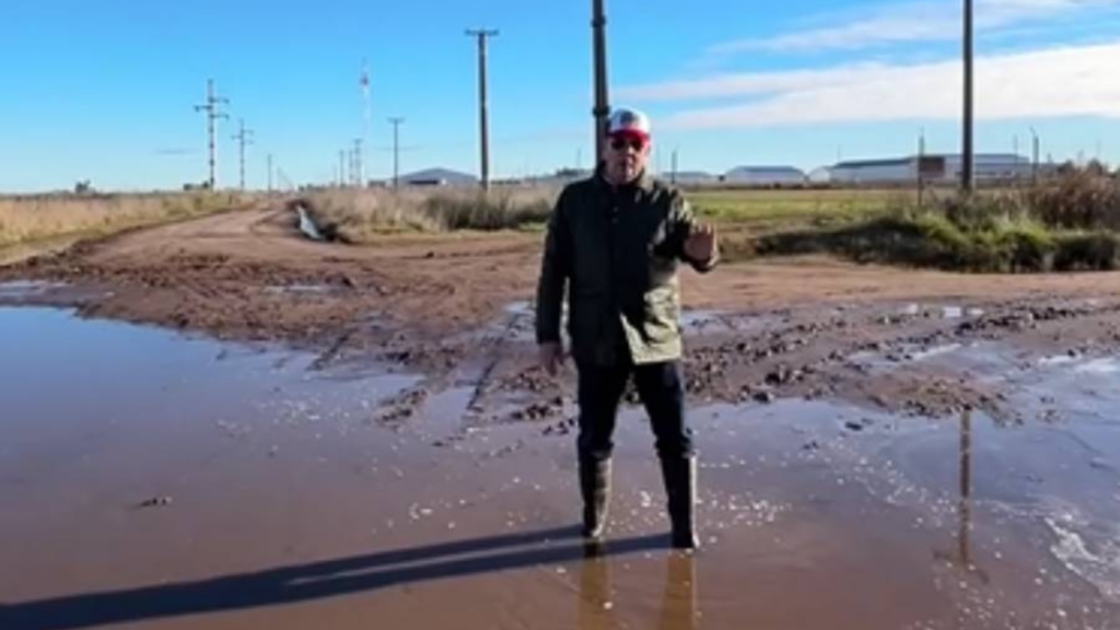 El enojo de el intendente Pablo Zurro  y apuntó a una industria por inundar la calle