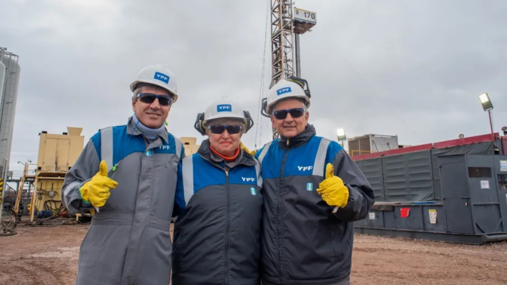 Vaca Muerta: Kristalina Georgieva y Luis Caputo recorrieron el yacimiento de Loma Campana