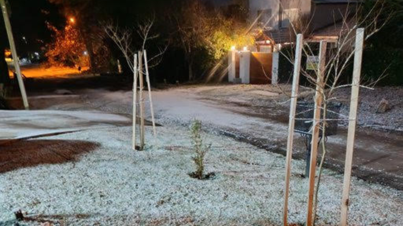 ¿Volvió a nevar en Buenos Aires? El sorpresivo fenómeno blanco que cambió el paisaje en varias localidades bonaerenses