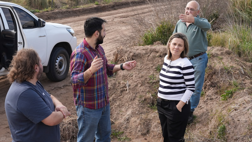 Caminos rurales: la provincia recorrió obras en el distrito con la intendente