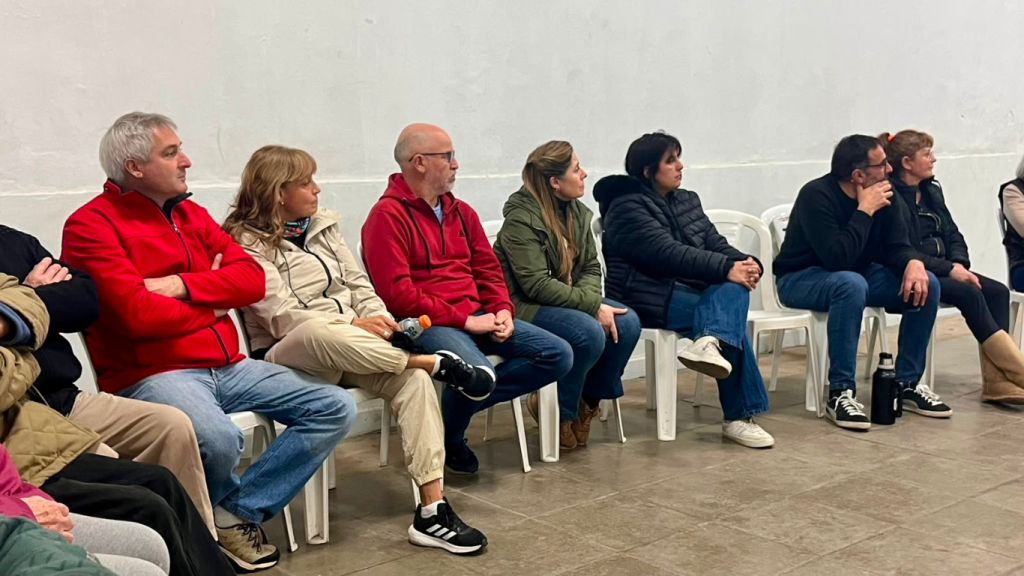 Vecinos de El Provincial y funcionarios municipales y de Policia Comunal, abordaron temas de seguridad en la localidad