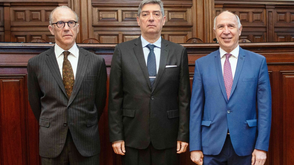 La Corte Suprema dejó vigente un decreto del Gobierno que permite la venta sin límites de tierras a extranjeros