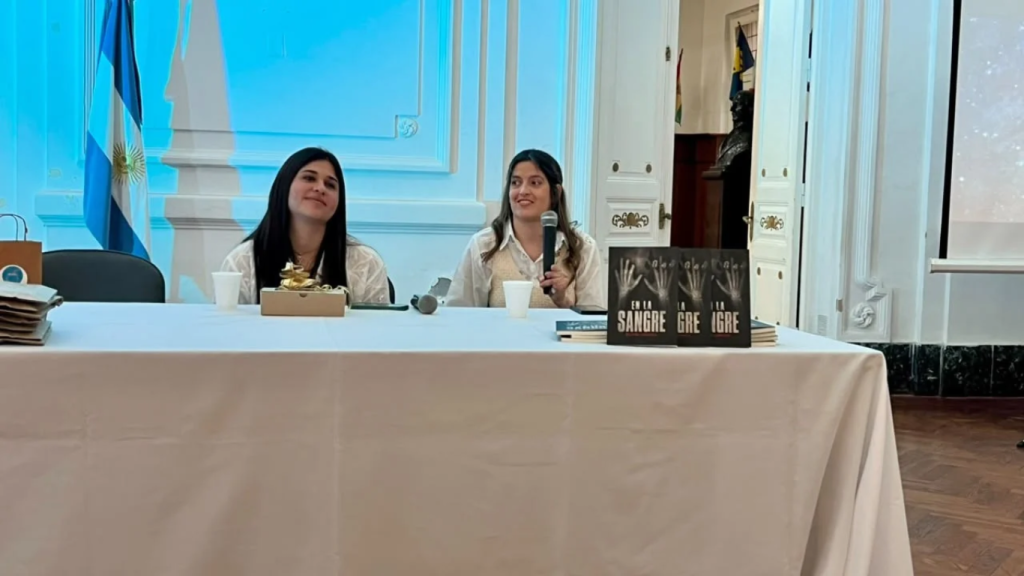 Emotiva presentación del libro “En la sangre”, de Delfina Labriola
