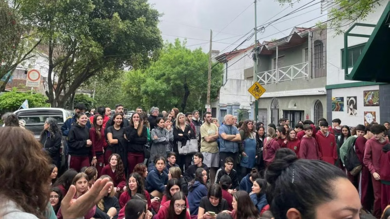 Dos adolescentes fueron imputados por crear fotos con IA de sus compañeras y venderlas a sitios porno
