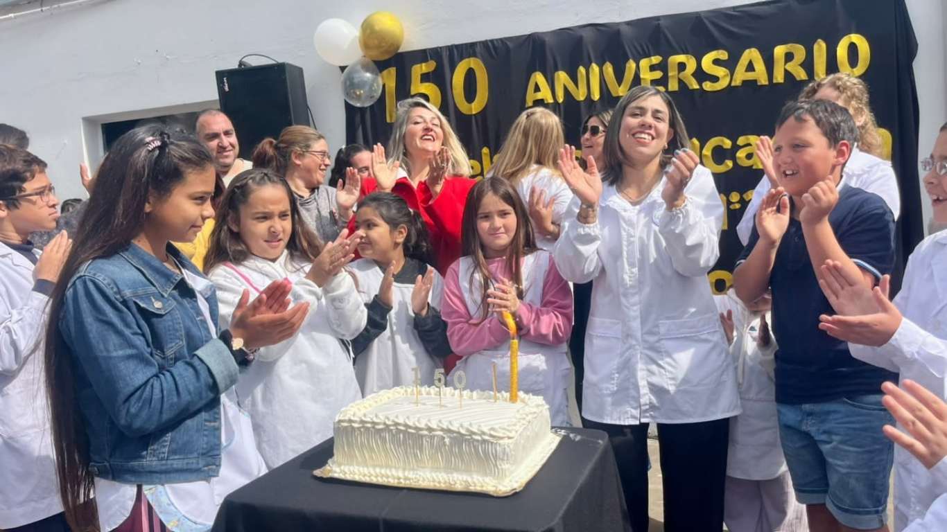 La Escuela Primaria N° 2 “Hipólito Yrigoyen” de Nueve de Julio celebró sus 150 años